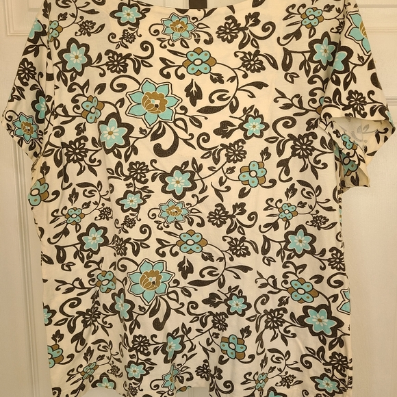 (406) Nick and Sarah Woman's Blouse, Size: 1X Color: White, Black, and Blue - Picture 11 of 16